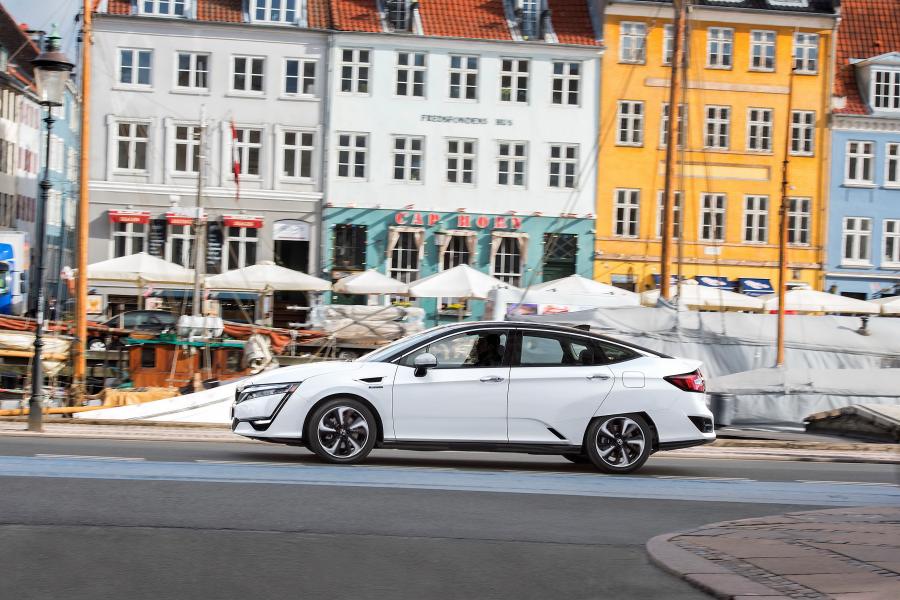  Honda Clarity Fuel Cell 2016 года  (WW) (фото 32 из 38)